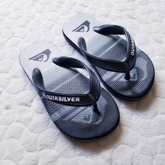 boys quicksilver flip flops